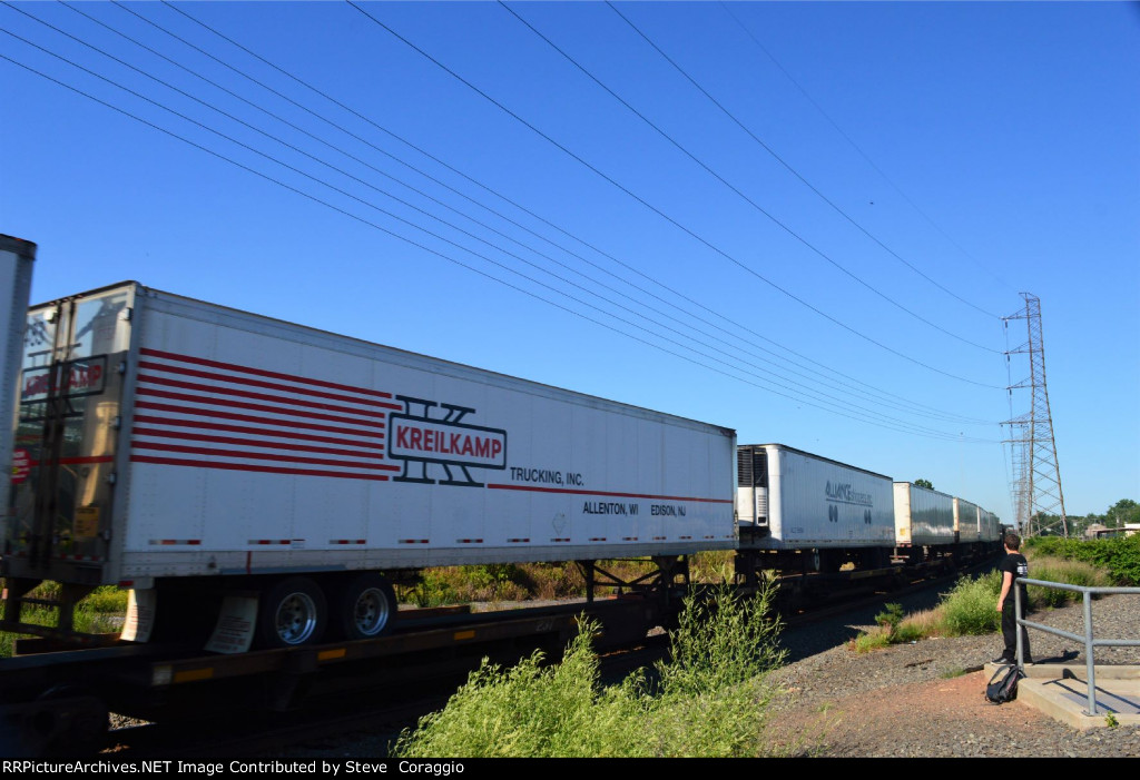 Railfan watching 21M 